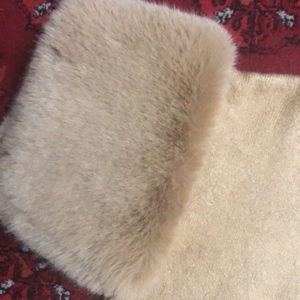 🌺🌺NWOT MOCKNECK FAUX FUR TRIM PONCHO SIZE L - Picture 2 of 6